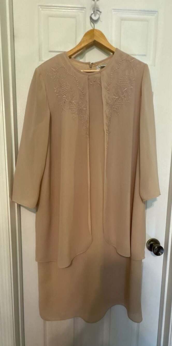 EUC Chestudio by Kathy Lee 2-Piece Champagne Mother of the Bride Jacket Dress, 1